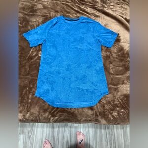 Men’s estimated size m/l lululemon blue tshirt